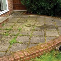 domestic-cleaning-garden-patio-before-jet-cleaning